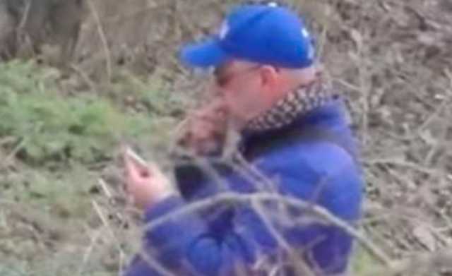 В Сети показали, как депутат Резник курит «травку» в лесу