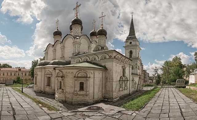 Открытая ЧМТ, перелом плеча: Мужчина избил пенсионерку в московском храме