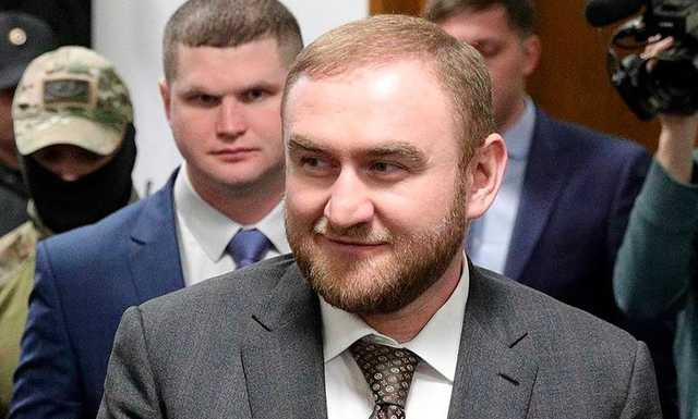 Лишенный статуса сенатора Арашуков обратился к Совфеду