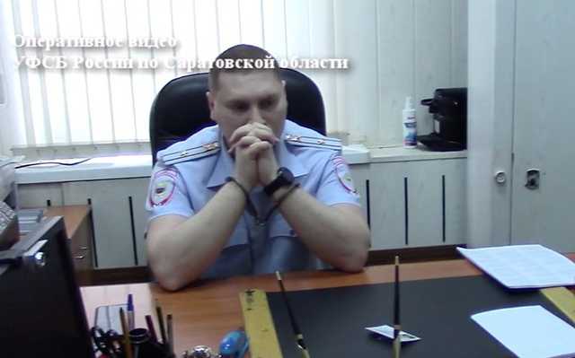 Замглавы отдела полиции в Саратове оказывал платные услуги мигрантам