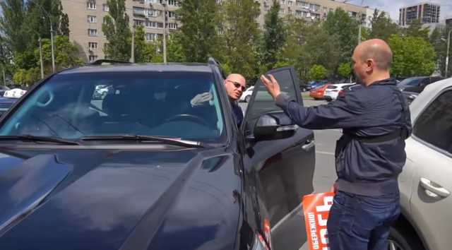 Жлобоватый Кмита пожалел 20 гривен на паркинг и был наказан активистами