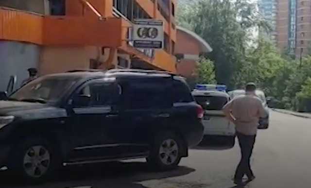 Известного бизнесмена Валентина Ганула ударили ножом в грудь в Москве