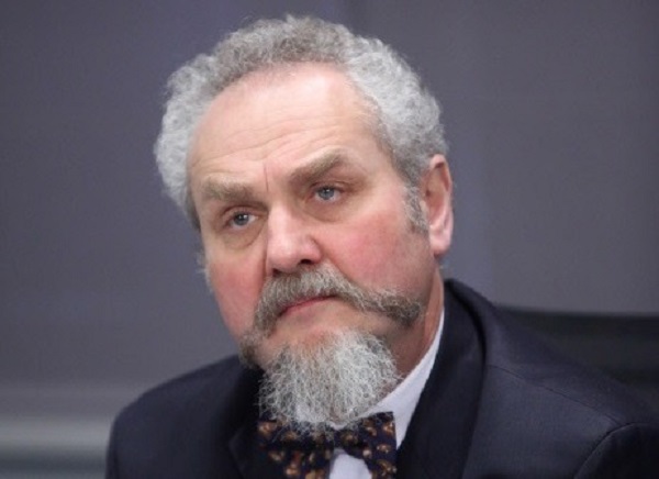 «Сталин обворовывал всю страну. Видимо, это - идеал Путина»