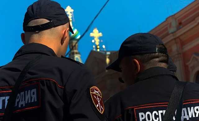 В Москве росгвардейцев накажут за неспешное открытие ворот генералу