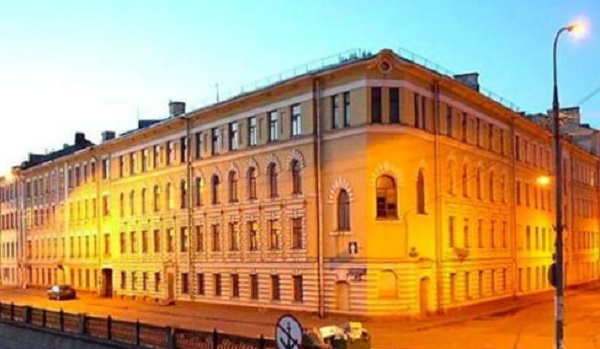 Дом для льготников и молодых семей в центре Москвы заселили чиновники