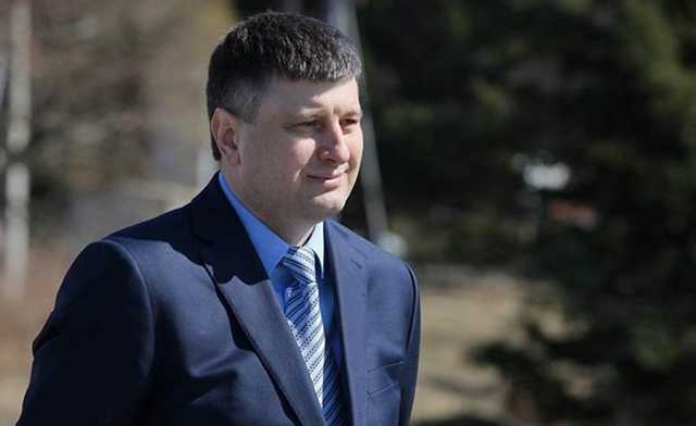ФСБ задержала в Шереметьево иркутского министра Сергея Шеверду