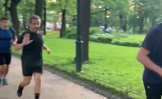 Саркози заметили бегающим по парку в Петербурге перед ПМЭФ