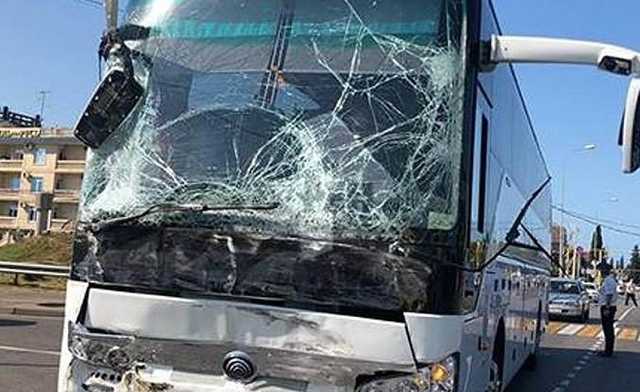 В Сочи столкнулись два автобуса с туристами: пострадали 15 человек