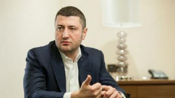 Олигарх-птицевод Олег Бахматюк отложил яйца в партию разведчика Смешко