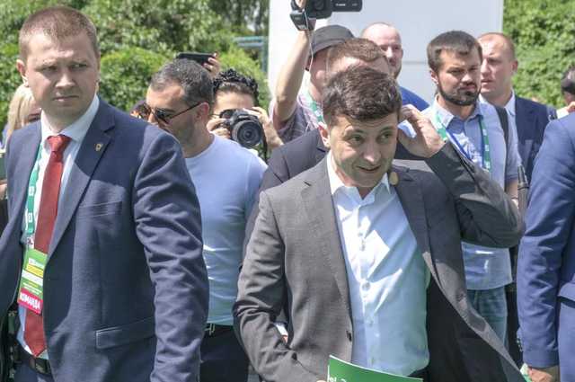 Сын скандального депутата: всплыли подозрительные факты о кандидате от партии Зеленского