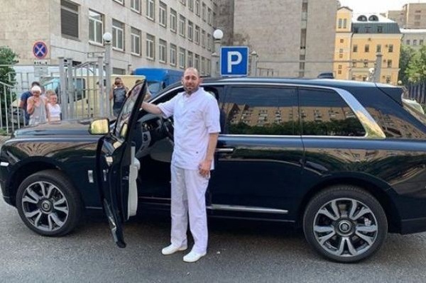 Семёна Слепакова раскритиковали в соцсетях за шутку про зарплаты врачей