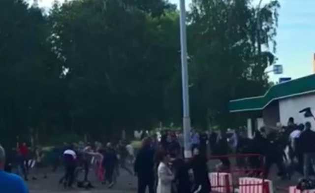 Пьяная молодежь устроила массовую драку у военкомата в Татарстане