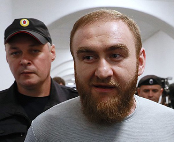 Арашуков отомстил за поруганный портрет