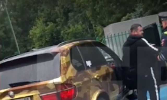 Эрика Давидыча поймали на «хамской парковке» прямо у здания ГИБДД