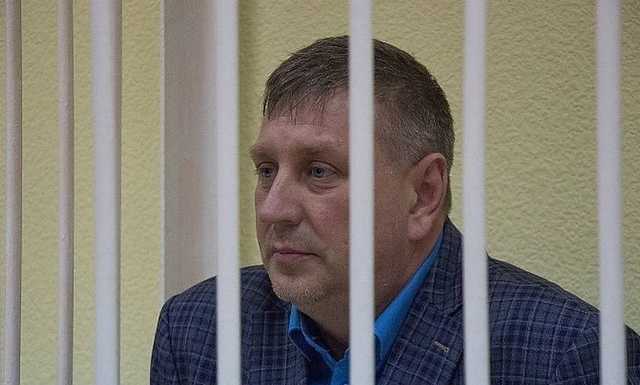 Экс-мэр Березовского получил более трех миллионов за покровительство бизнесмену