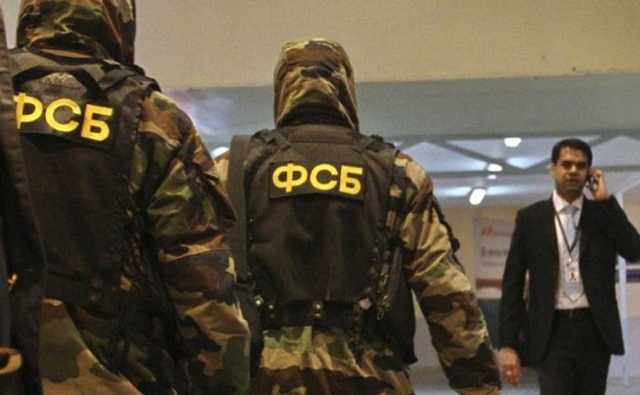 «Ведомости»: сотрудники ФСБ напали на бизнесмена и отобрали 136 млн рублей в банке