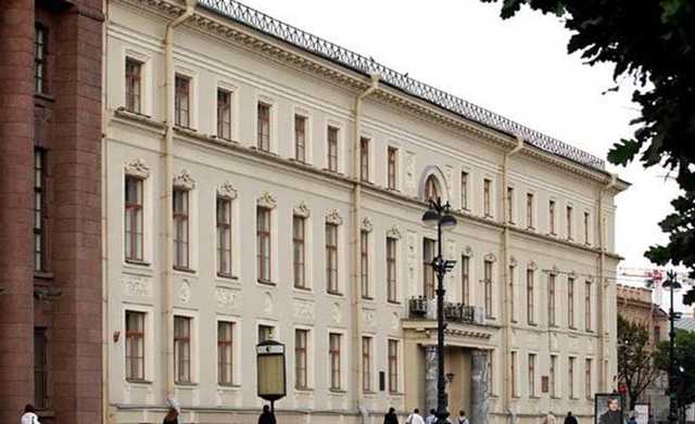 Не состоявшийся депутат распылил газ в окно прокуратуры Петербурга