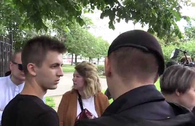 В Москве на акциях в поддержку сестер Хачатурян задержано 4 человека
