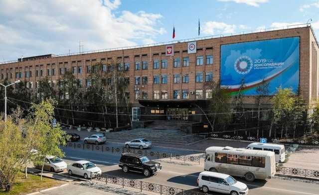 ФСБ провела обыски в доме правительства Якутии