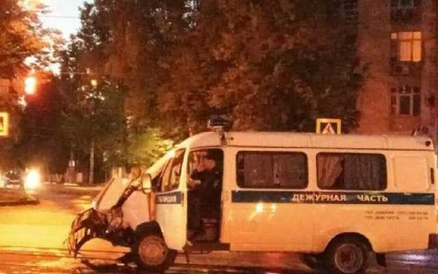 В Нижнем Новгороде иномарка протаранила полицейский автомобиль