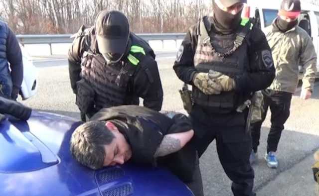 Во Владивостоке бойцы «Грома» задержали оптового наркоторговца