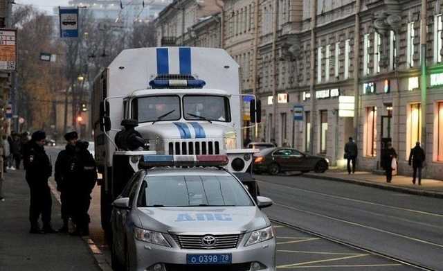 Пенсионер с семью судимостями порезал прохожего в центре Петербурга