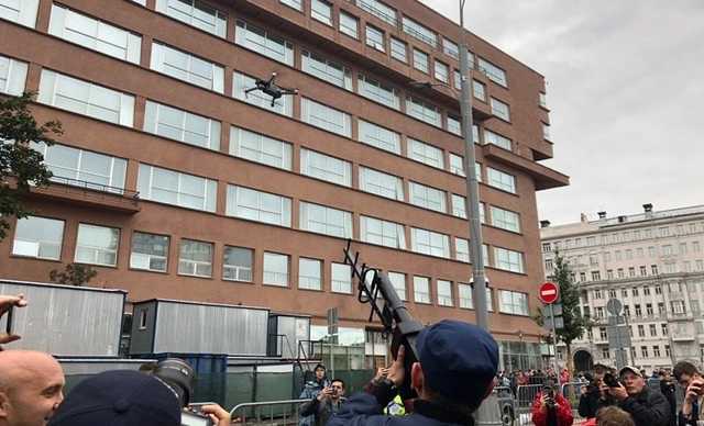 Полиция перехватила квадрокоптер на митинге в Москве