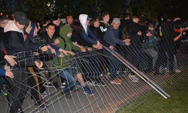 Полиция попросила СМИ предоставить видео екатеринбургских протестов против возведения храма
