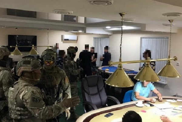 Полиция обезвредила управляемую "ворами в законе" шайку, которая контролировала юг Украины