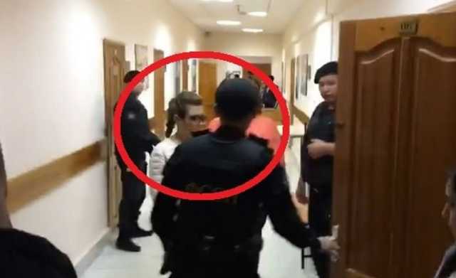 В Уфе изнасилованная полицейскими дознаватель впервые явилась в суд