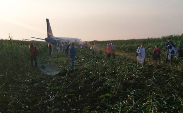 Фанат «Спартака» после посадки лайнера в поле: Придется матч в Москве смотреть!