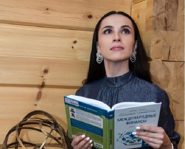 Наиля Аскер-Заде в окружении Клиновских, Юшваева и Голубкова