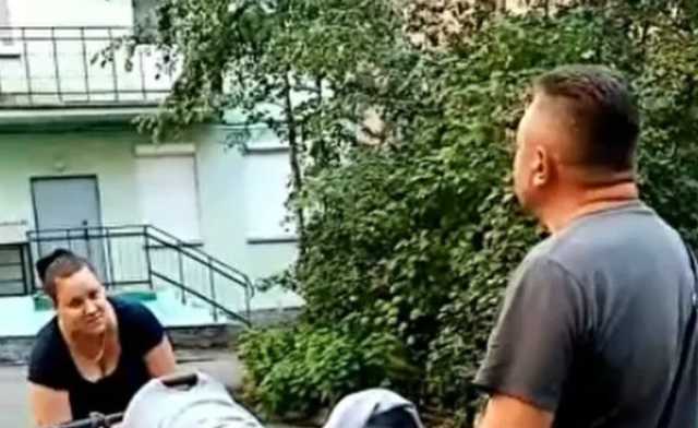 «Глаза выдавлю». В Петербурге матерей с детьми прогнали со двора