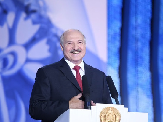 Лукашенко отказался от езды на велосипеде на работу из-за Зеленского