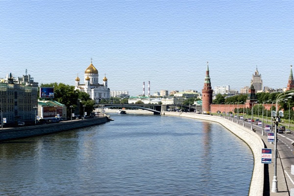 В центре Москвы бетономешалка упала в реку