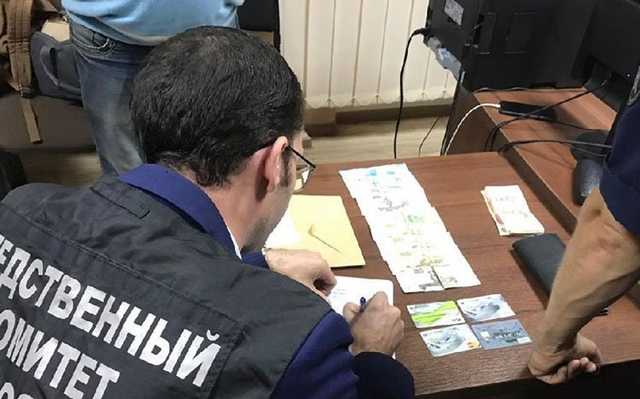 В Ялте глава отдела МВД вместе с подчиненными организовал канал нелегальной миграции