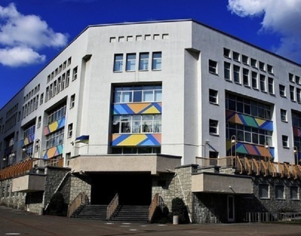’’100 долларов с человека’’: как в украинских школах вымогают деньги