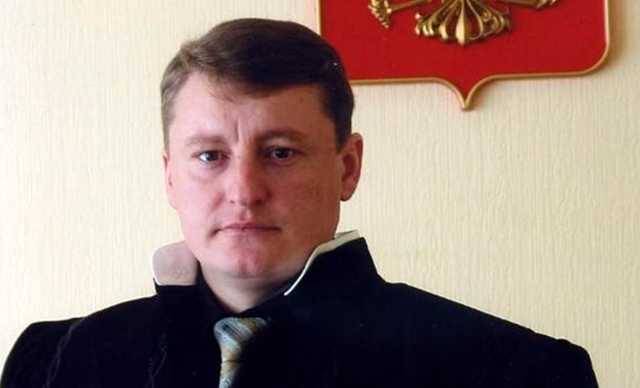 В Волгоградской области на пустыре нашли тело председателя районного суда