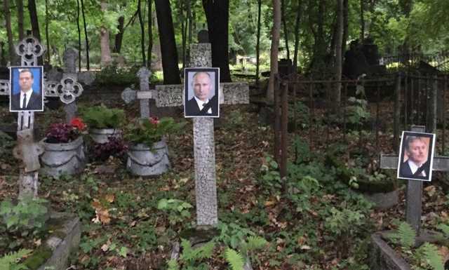 В Петербурге «похоронили» Путина, Медведева, Скабееву и Соловьева