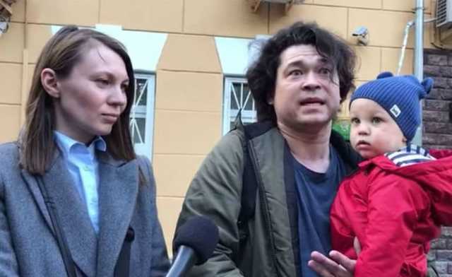 Пришедшая на митинг с ребенком семья Проказовых обжаловала предупреждение суда