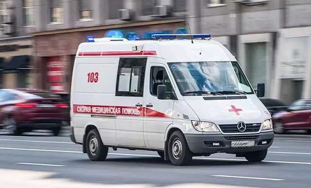 Рабочий сорвался со здания Следственного комитета при установке кондиционера