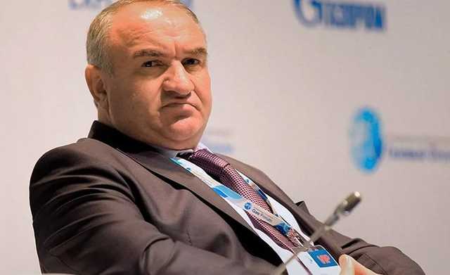 Отца сенатора Арашукова уволили из «Газпром межрегионгаза» за прогул