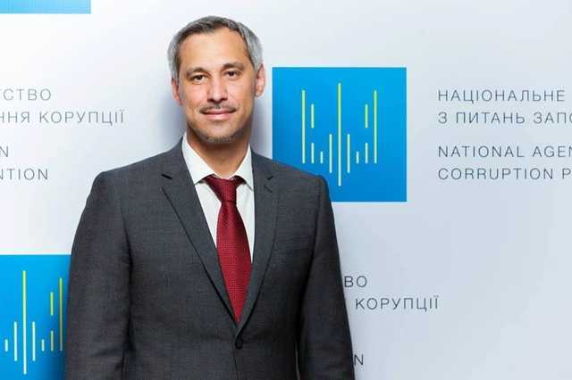 Отец генпрокурора Рябошапки судился с сыном за алименты