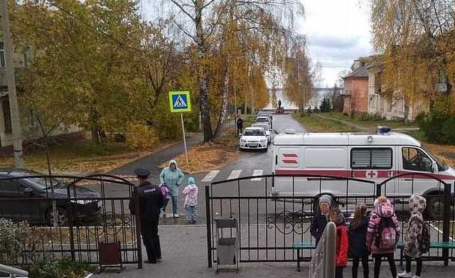 В новосибирской школе, где покончила с собой старшеклассница, травили учеников