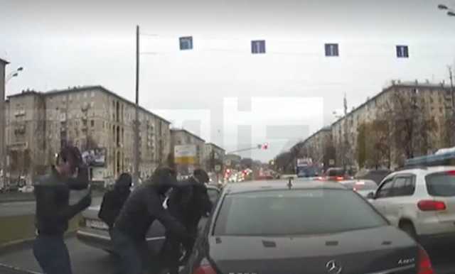 В Москве у курьера похитили почти 20 млн рублей