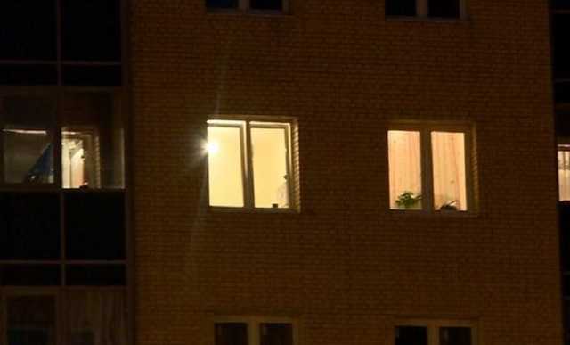 В Петербурге с 15 этажа выпала афроамериканка. Там проходил рейд по борделям