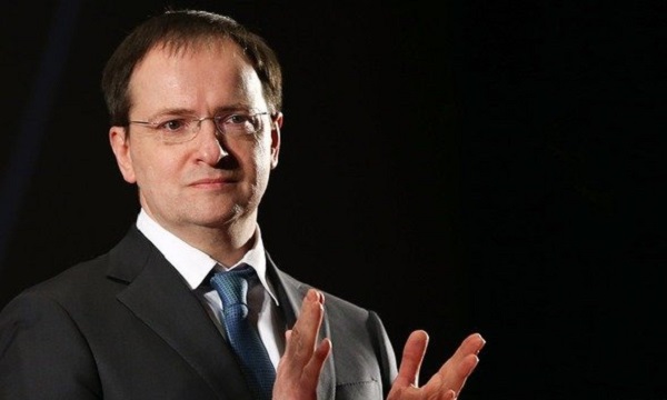 «Голубой вагон» поехал к Мединскому
