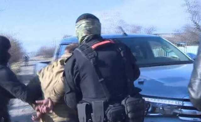 В Амурской области главу сельсовета задержали при получении крупной взятки