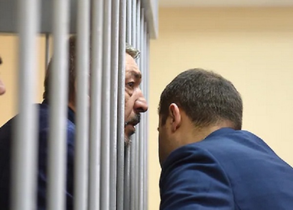 Абдусамад Гамидов получил 6,5 лет за растрату при строительстве спецприемника