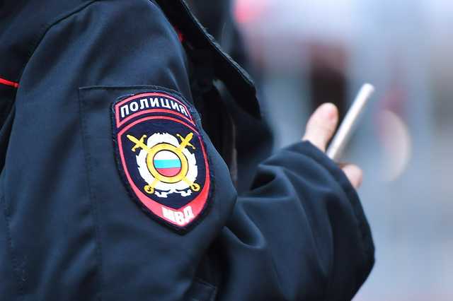 В Красноярске 10 мужчин в масках ворвались в офис, угрожая убить сотрудников
